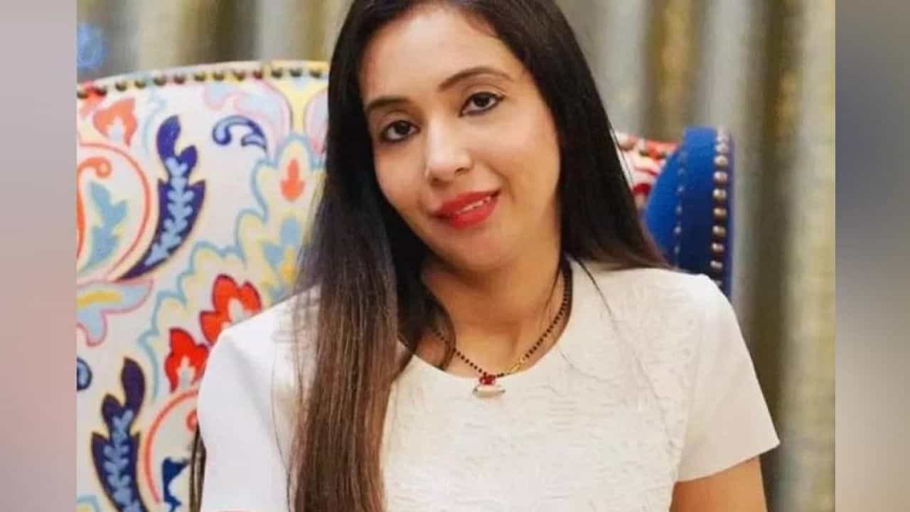 Rujira Banerjee: আজ ইডি দফতরে হাজিরা অভিষেক-পত্নীর, এই চোখা চোখা প্রশ্নের মুখে পড়তে পারেন রুজিরা Rujira Banerjee: আজ ইডি দফতরে হাজিরা অভিষেক-পত্নীর, এই চোখা চোখা প্রশ্নের মুখে পড়তে পারেন রুজিরা