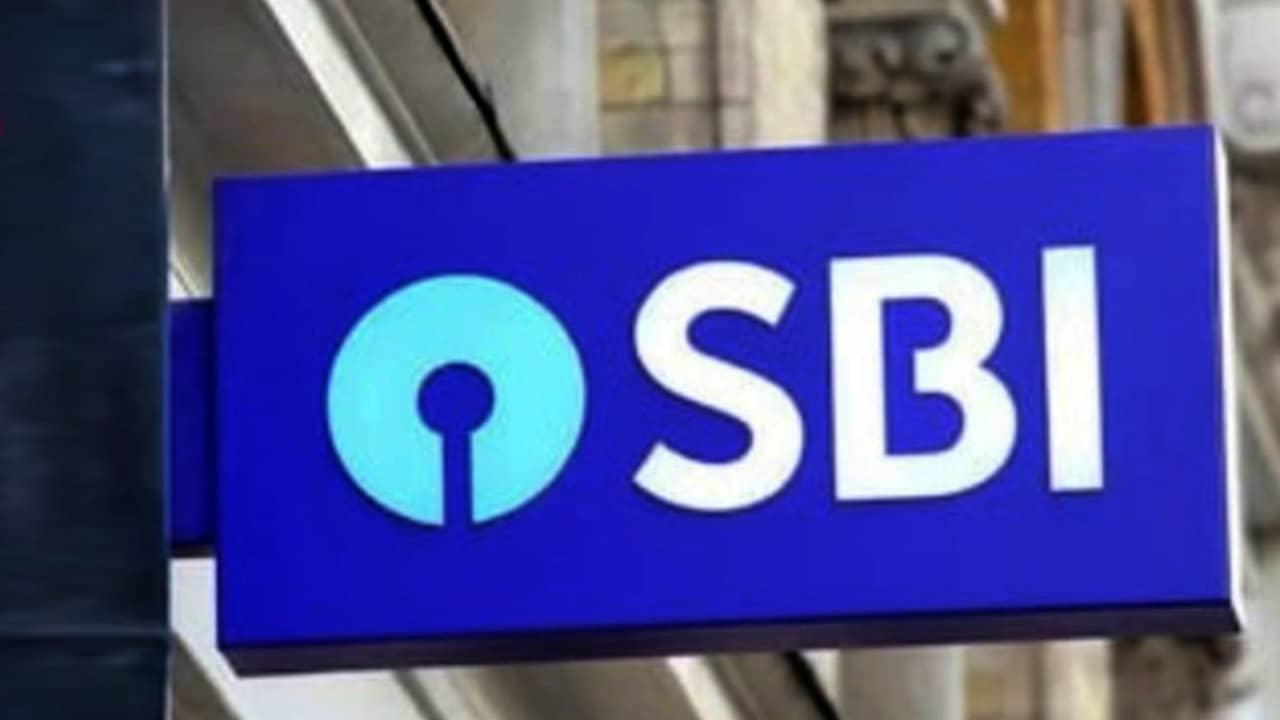 SBI Recruitment 2023: রাষ্ট্রায়ত্ত ব্য়াঙ্কে ২ হাজার শূন্যপদে কর্মী নিয়োগ, স্নাতক হলেই করুন আবেদন