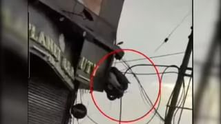 Viral Video: ভিড়ে ঠাসা ট্রেনের জেনারেল বগি, বার্থ বেয়ে-বেয়ে টয়লেটের উদ্দেশ্যে যাত্রী, দেখুন ভিডিয়ো