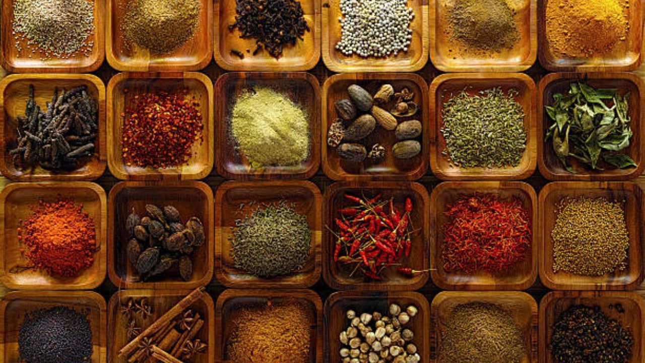 Garam Masala Benefits: রান্নাঘরের এই মশলা মাছ-মাংসের থেকেও শক্তিশালী, রোজ এক চিমটেতেই বিনাশ হবে ১০ রোগ