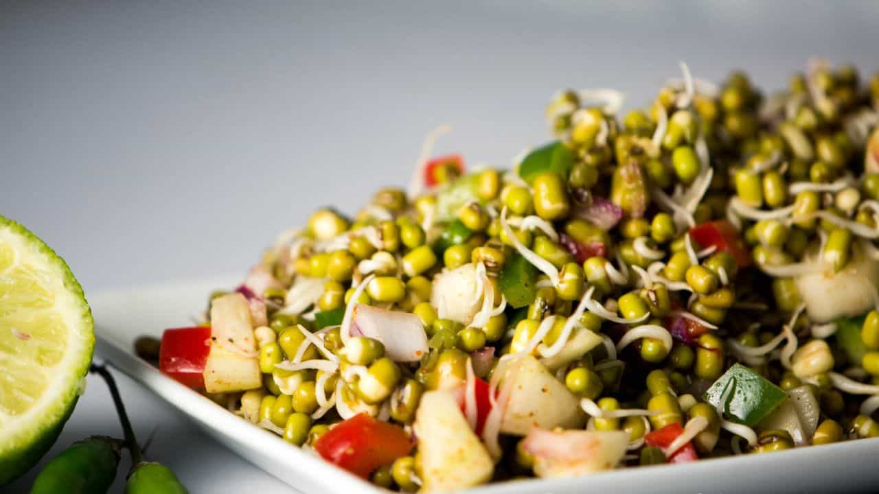 Weight Loss Snacks: ফুচকা, চপ-মুড়ি ছেড়ে বিকেলে খান ছোলার চাট, ওজন কমে 'গ্যারান্টি' Weight Loss Snacks: ফুচকা, চপ-মুড়ি ছেড়ে বিকেলে খান ছোলার চাট, ওজন কমে 'গ্যারান্টি'