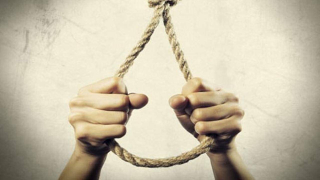 Suicide: সুইসাইড নোটে প্রেমিকের নাম, দক্ষিণ দিনাজপুরে গলায় ফাঁস দিয়ে আত্মঘাতী একাদশ শ্রেণির ছাত্রী