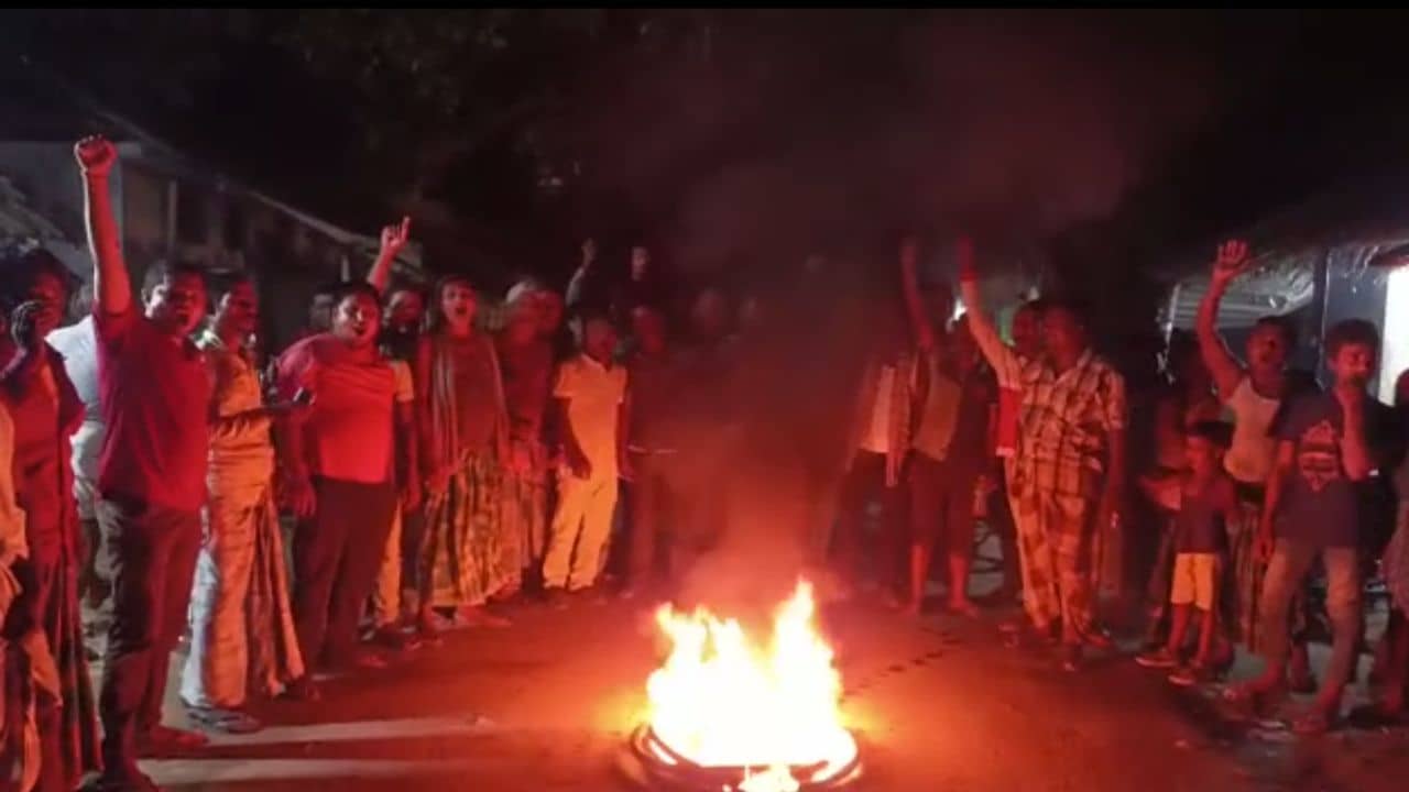 Panchayat Election 2023: লাখ লাখ টাকায় তৃণমূলের প্রার্থীপদ বিক্রির অভিযোগ, রাস্তায় আগুন জ্বালিয়ে প্রতিবাদ বিক্ষুব্ধদের