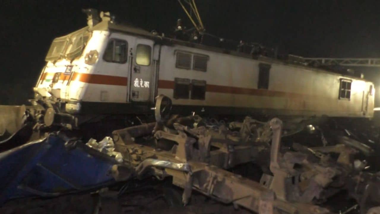 Coromandel Express Derailed: করমণ্ডল দুর্ঘটনায় উদ্ধারকাজে ঝাঁপিয়ে পড়তে দলীয় কর্মীদের বার্তা নাড্ডা-খাড়্গে-রাহুলের