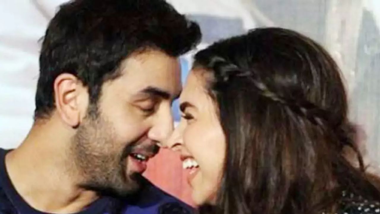 Deepika-Ranbir: দশ বছরের স্মৃতি উস্কে রণবীরের বাহুডোরে দীপিকা, রাত-পার্টিতে বাড়ল ঘনিষ্ঠতা