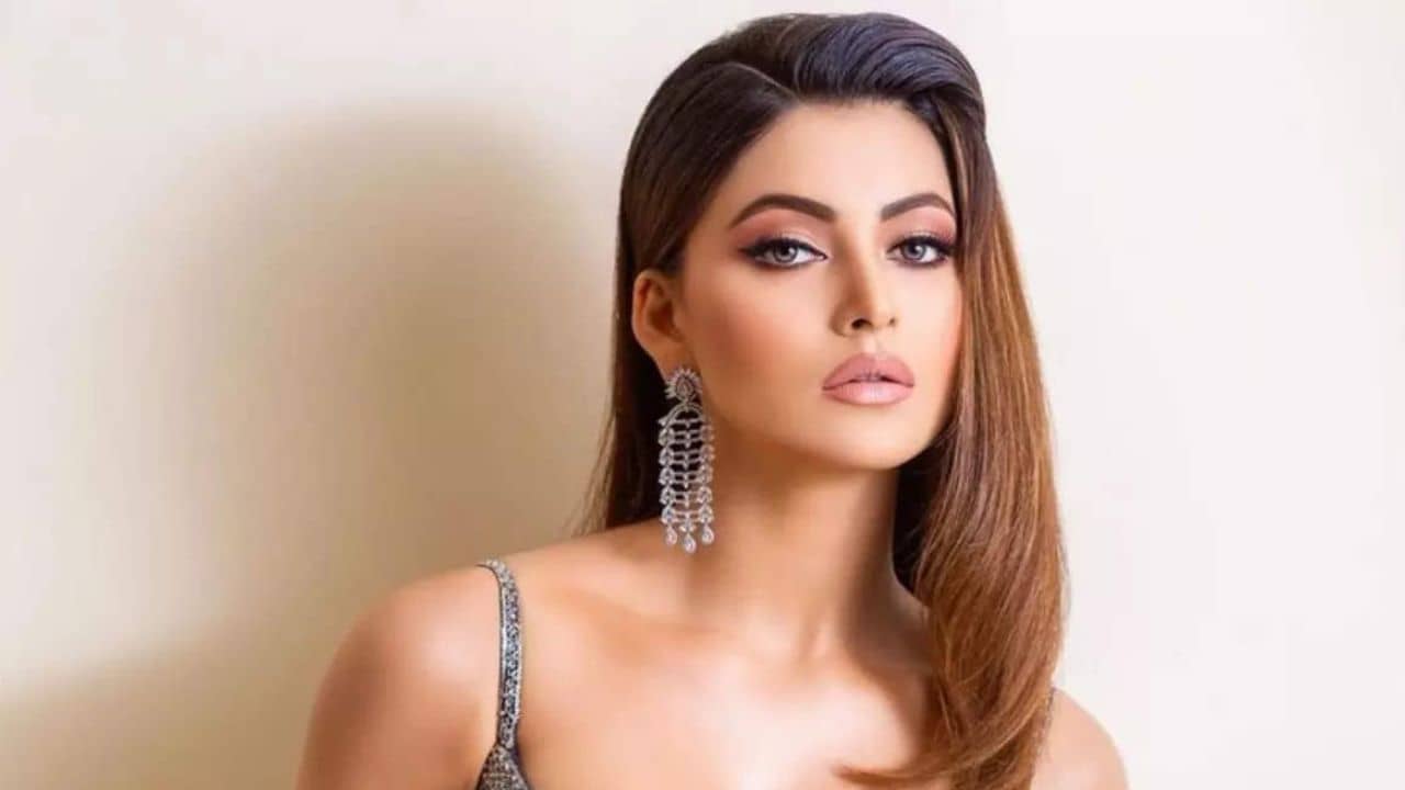 Urvashi Rautela: ১৯০ কোটির বাড়ি কিনলেন উর্বশী, হাতে ছবি নেই, কটাক্ষ, পন্থ কিনে দিয়েছে?