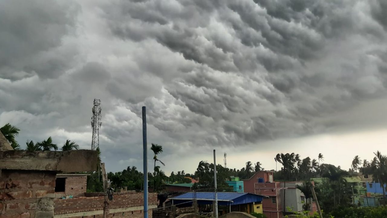 Bengal, Kolkata Weather: দু'দিন পেরিয়েছে, এখনও শহরতলির অনেকাংশে জমে জল, আজ বৃষ্টি কোথায়?