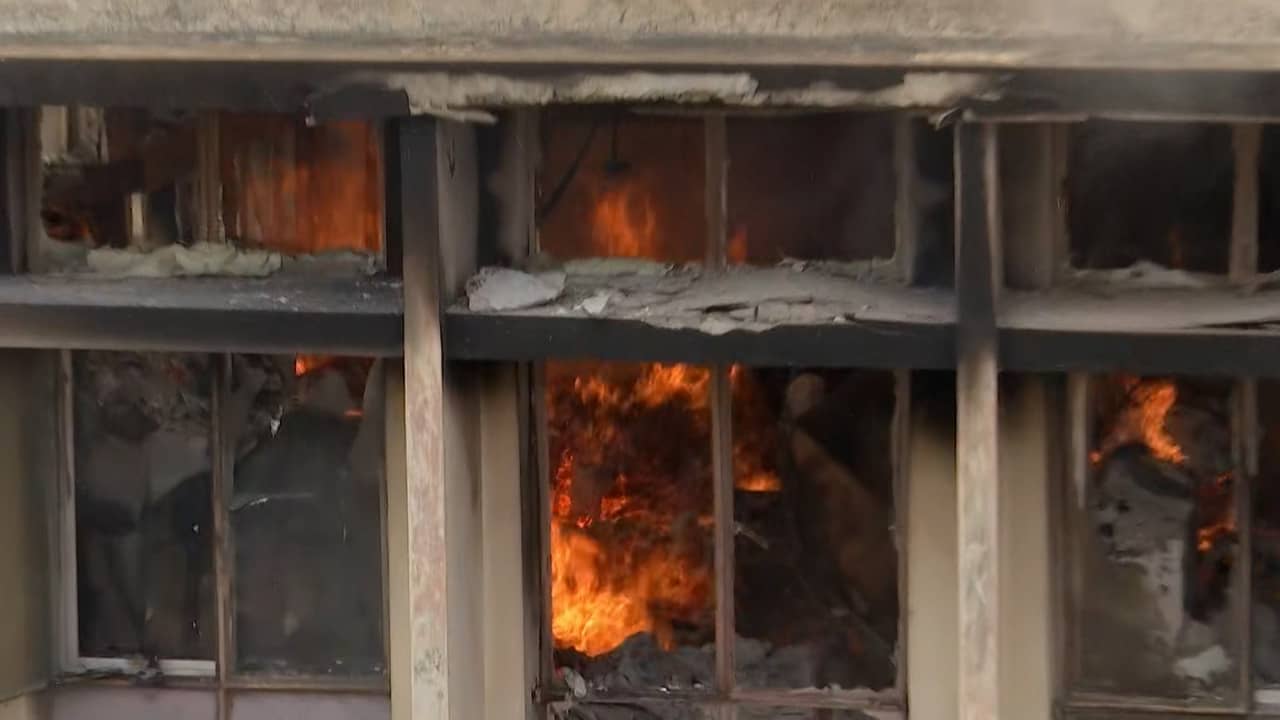Fire in Kolkata: ১১টি ইঞ্জিনের চেষ্টায় নিয়ন্ত্রণে এল গণেশচন্দ্র অ্যাভিনিউয়ের আগুন