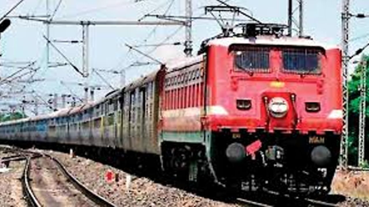 Indian Railways: অসংরক্ষিত কামরার যাত্রীদের জন্য সুখবর