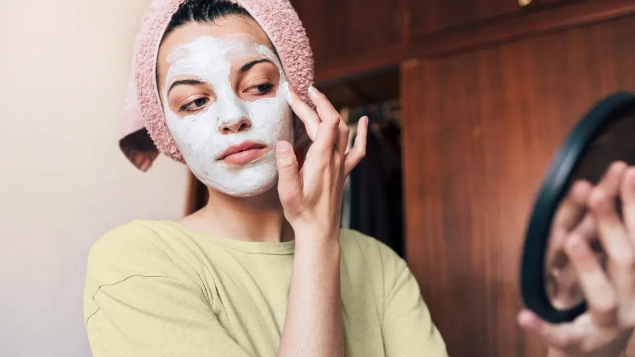 Yogurt In Skin Care ত্বকের হাফ ডজন মুশকিল আসান করবে টক দই, জানুন