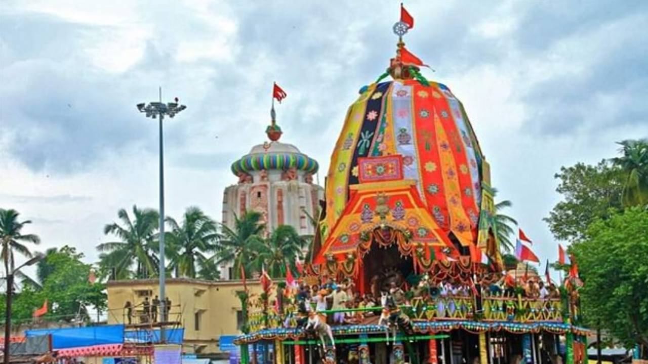 World's tallest Chariot: পুরী নয়, বিশ্বের বৃহত্তম রথ তৈরি হয় ভারতের এই মন্দিরে