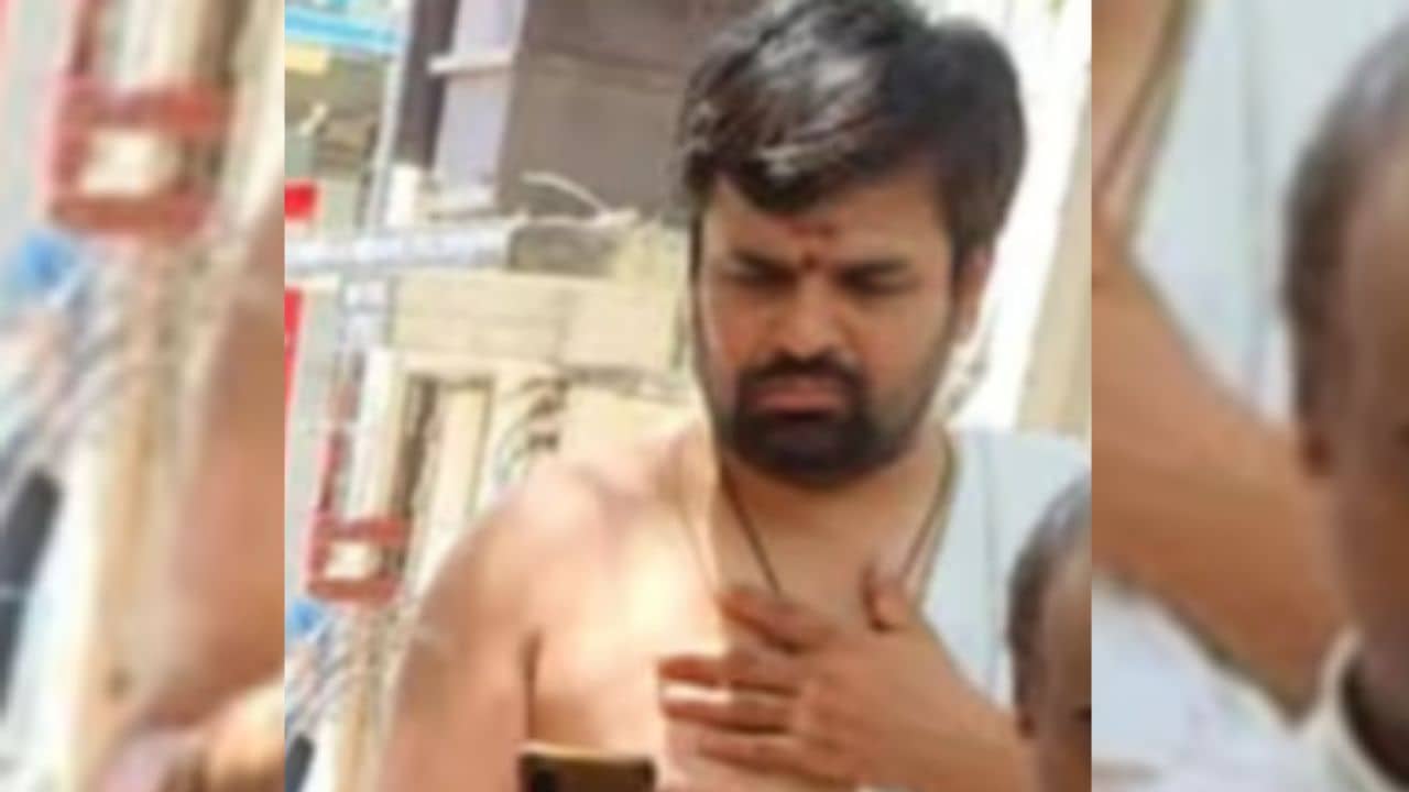 Murder Case: সরকারি দফতরের পিছনে ম্যানহোলে ভাসছে প্লাস্টিকে মোড়া যুবতীর দেহ! তদন্তে ফাঁস পুরোহিতের ভয়ঙ্কর কীর্তি