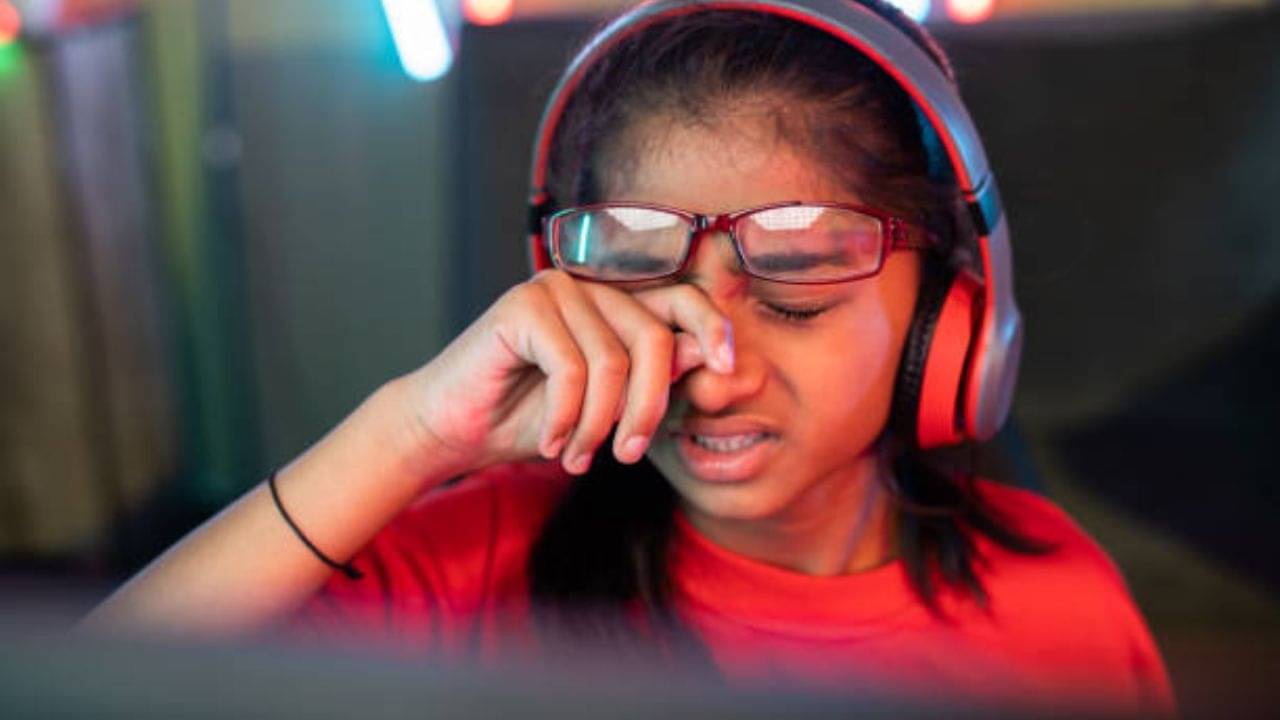 Dry Eyes in Children: খুদের চোখ দিয়ে অনবরত জল পড়ছে? সন্তান ‘ড্রাই আইজ’-এ ভুগছে না তো!