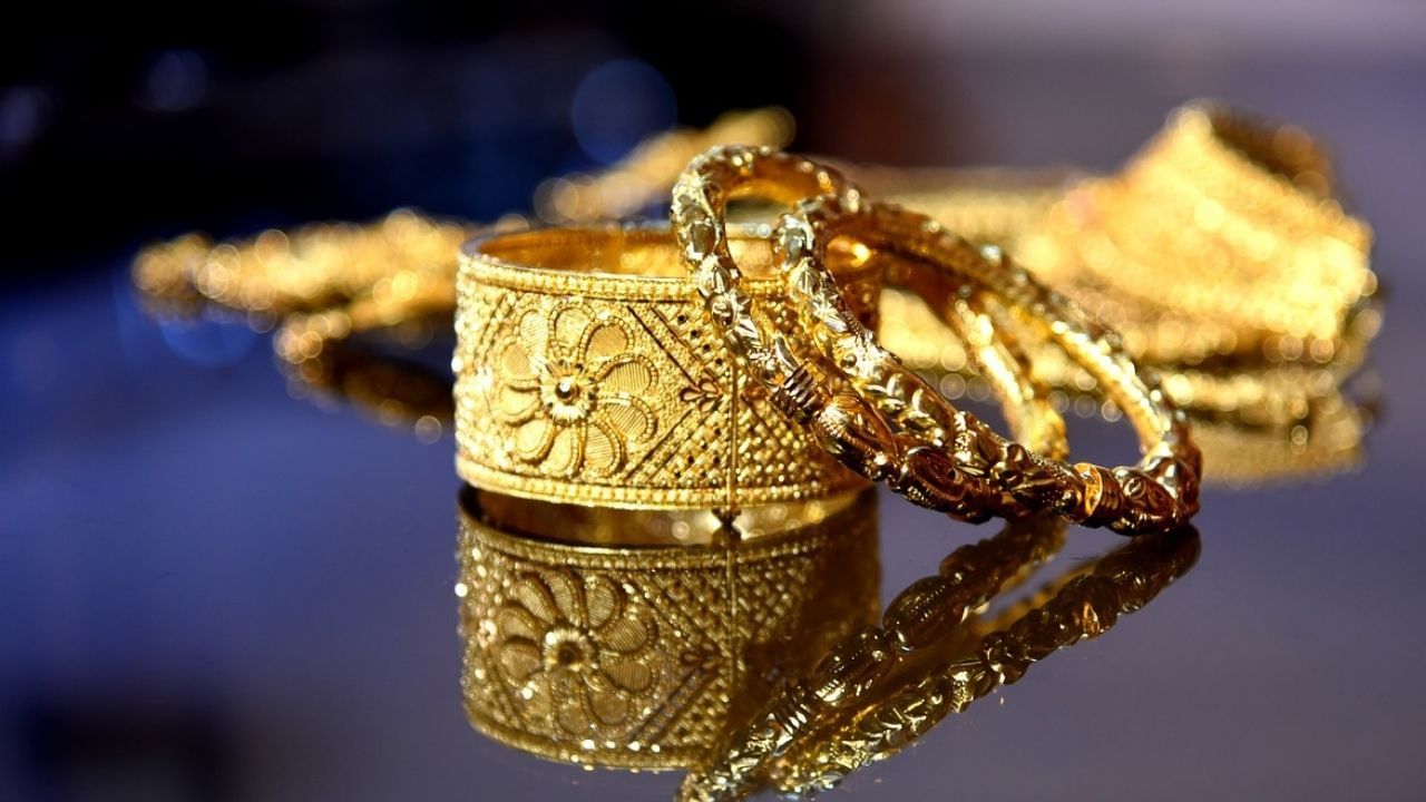 Gold Price Today: সোনায় সোহাগা, এক সপ্তাহ ধরে অপরিবর্তিত রয়েছে সোনা-রুপোর দাম, গহনা কেনার এটাই সুবর্ণ সুযোগ