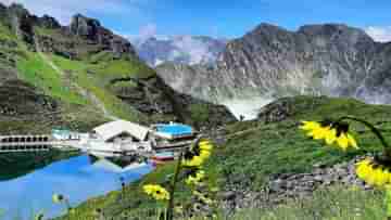 Worlds Highest Gurudwara: বিশ্বের উচ্চতম গুরুদ্বার রয়েছে ভারতেই, ফুলের উপত্যকা পেরিয়ে যেতে হয় সেখানে