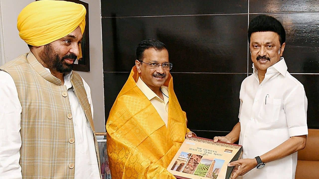 Arvind Kejriwal-MK Stalin: কংগ্রেসের সময়ের অপেক্ষা, কেন্দ্রের অধ্যাদেশ রুখতে স্ট্যালিনকেও পাশে পেলেন কেজরীবাল