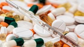 Medicine: প্রেসক্রিপশনে লেখা যাবে না দামি ওষুধের নাম, চিকিৎসকদের কড়া নির্দেশ কেন্দ্রের Medicine: প্রেসক্রিপশনে লেখা যাবে না দামি ওষুধের নাম, চিকিৎসকদের কড়া নির্দেশ কেন্দ্রের