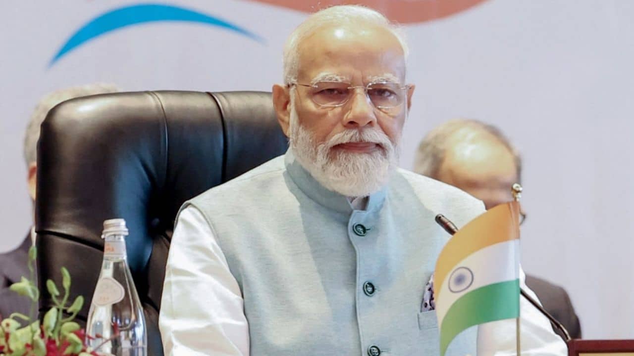 PM Narendra Modi: রহস্যজনক ড্রোনের গতিবিধি প্রধানমন্ত্রী মোদীর বাসভবনের উপরে, তদন্ত শুরু করল পুলিশ