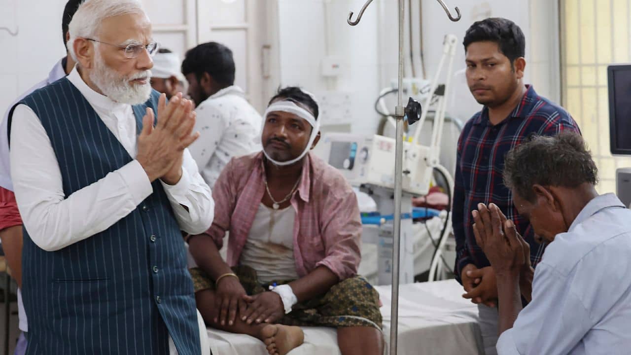 Coromandel Express Accident: করমণ্ডল ট্রেন দুর্ঘটনায় নিখোঁজ পরিজন? ওড়িশার কোন হাসপাতালে কতজন ভর্তি, জেনে নিন