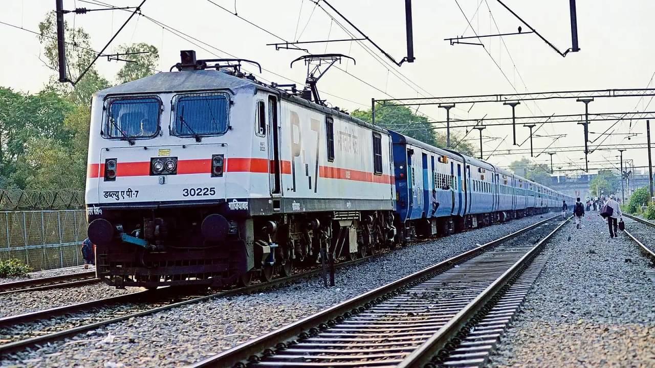 Type Of Train Horns: বিপদ হোক বা সতর্কতা, ট্রেনে মোট 11 রকম হর্ন বাজাতে হয় চালকদের; জেনে নিন আসল কারণ
