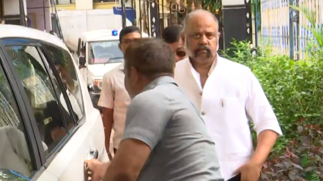 Panchayat Elections 2023: আড়াই ঘণ্টা রাজভবনে রাজীব সিনহা, রাজ্যপালের সঙ্গে কী নিয়ে হল আলোচনা?