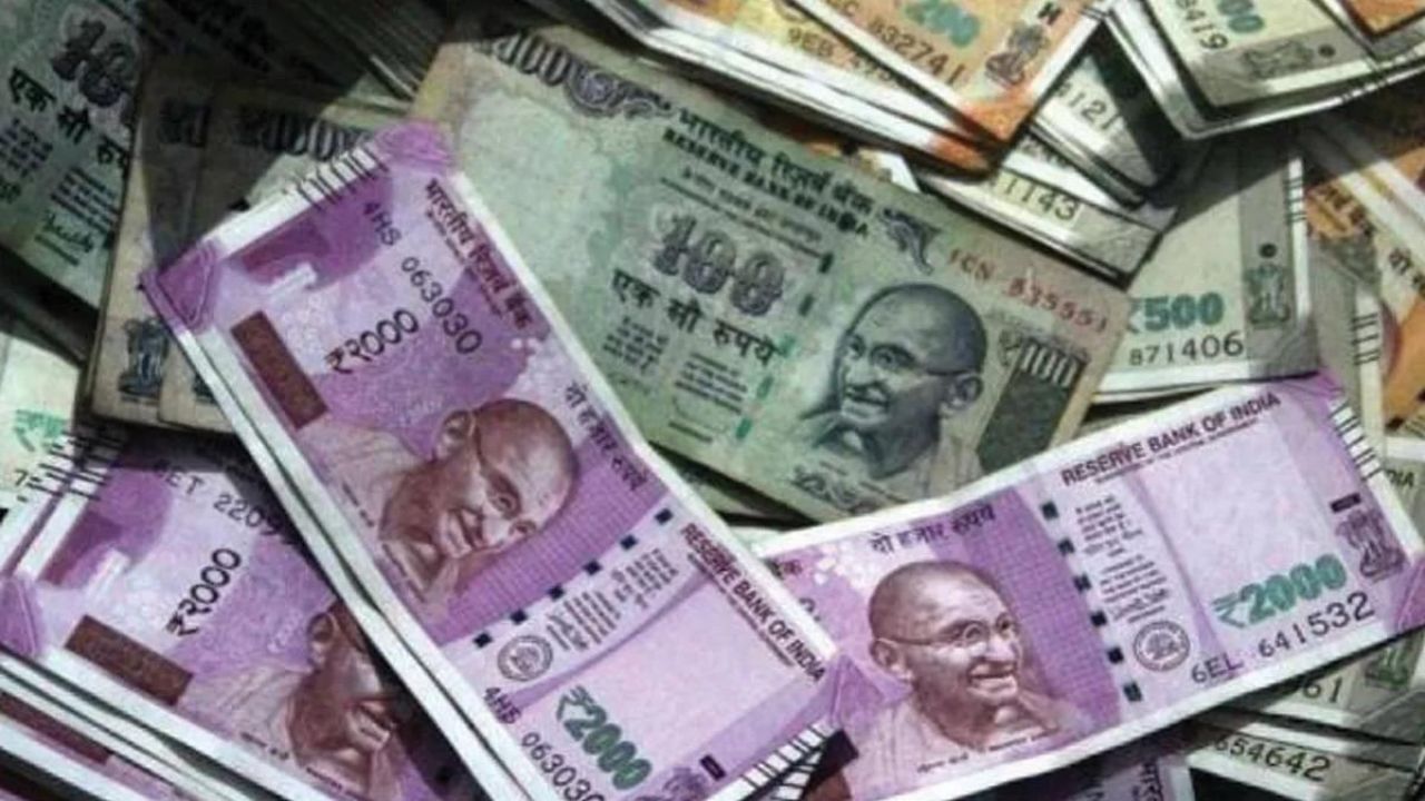 বিশ্বাস অনুসারে, শনিবার অর্থ ধারের লেনদেন করা এড়ানো উচিত। এদিন কারওর সঙ্গে টাকা ধারের লেনদেন করলে সেই টাকা আর কখনও ফিরে আসে না। ফেরত নাও পেতে পারেন।