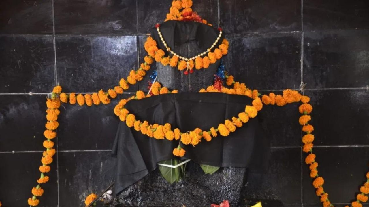 একারণেই শনিদেবকে সবসময় তুষ্ট করে রাখা জরুরি। আর শনিদেবকে খুশি করার সবচেয়ে গুরুত্বপূর্ণ দিন হল শনিবার। এদিনে শনিদেবের পুজো করার পাশাপাশি বেশ কিছু বিষয়ে বিশেষ যত্ন নেওয়া উচিত।