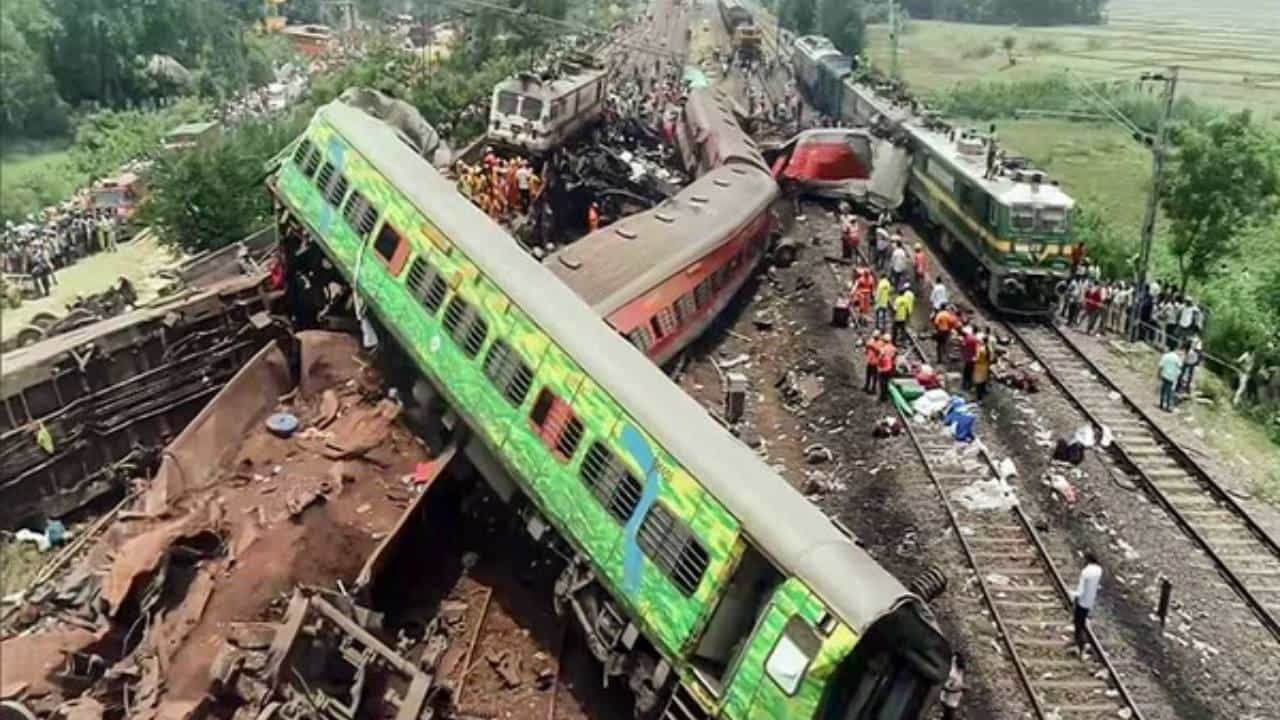 Coromandel Express Derailed: করমণ্ডল এক্সপ্রেস দুর্ঘটনার তদন্তে চাঞ্চল্যকর তথ্য, জোরাল হচ্ছে অন্তর্ঘাতের তত্ত্ব Coromandel Express Derailed: করমণ্ডল এক্সপ্রেস দুর্ঘটনার তদন্তে চাঞ্চল্যকর তথ্য, জোরাল হচ্ছে অন্তর্ঘাতের তত্ত্ব