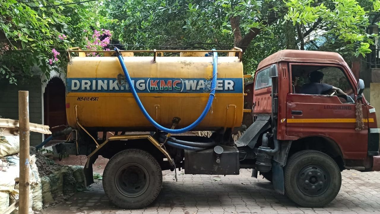 Water Problem: টিভি নাইন বাংলার খবরের জের, আর্ট কলেজে জলের গাড়ি পাঠাল পুরনিগম