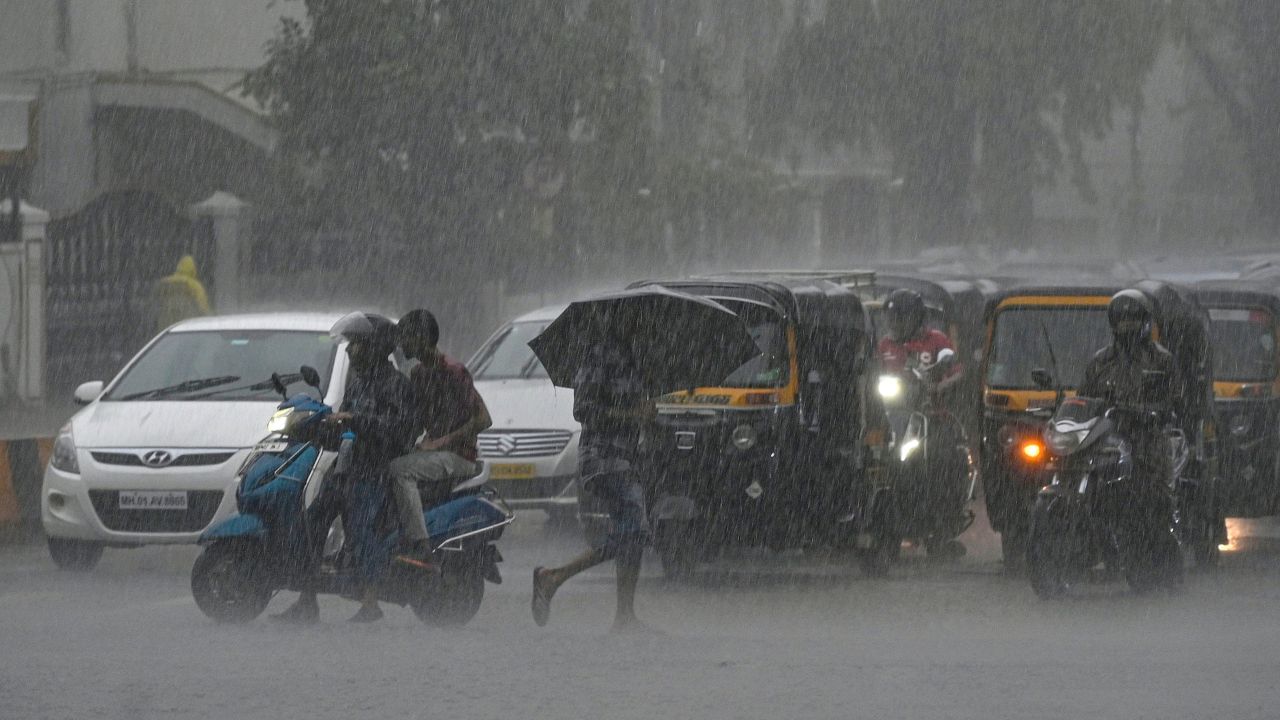 Bengal, Kolkata Weather: অবশেষে দক্ষিণবঙ্গের উপর সদয় প্রকৃতি, মঙ্গলে ৫ জেলায় অতিভারী বৃষ্টি