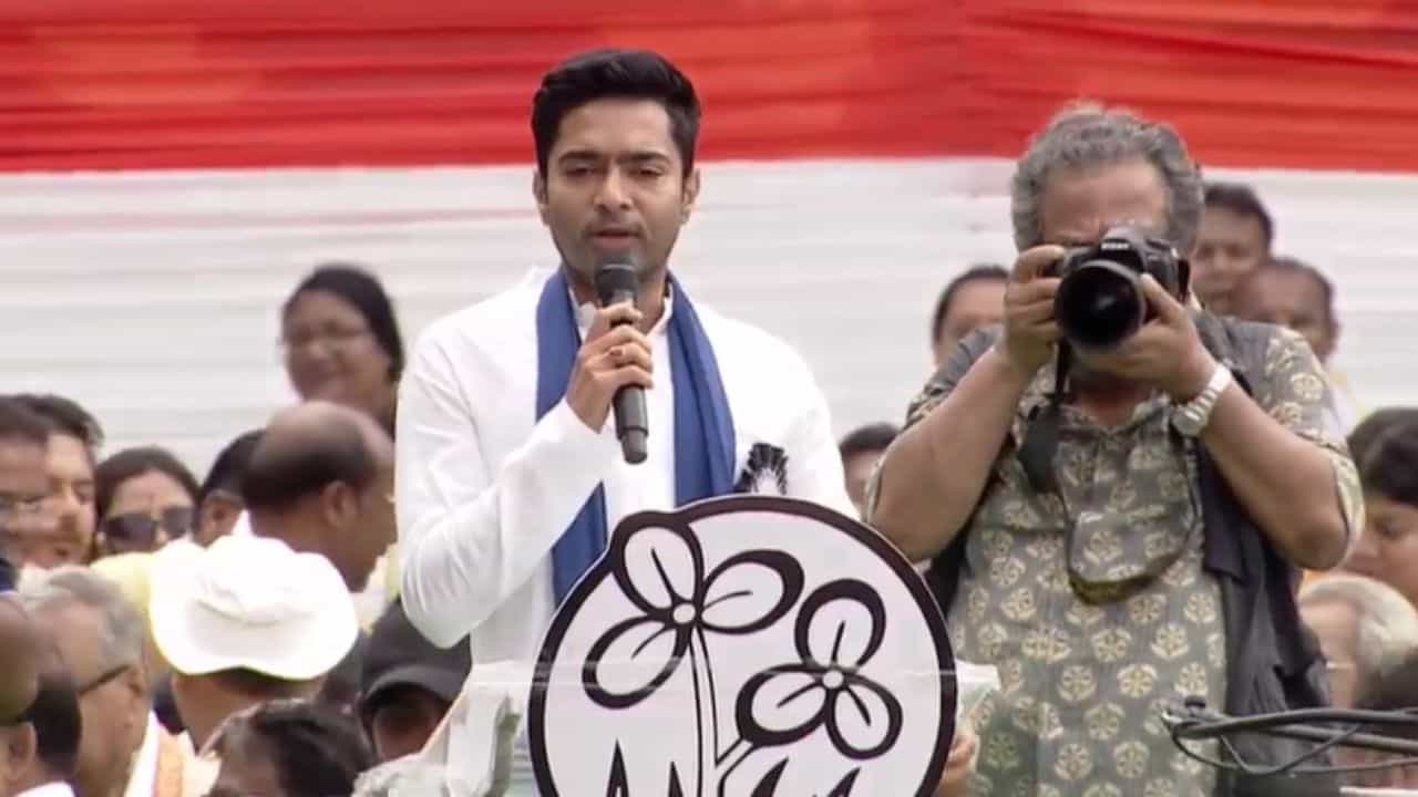 21 July: '১০০ দিনের টাকা আদায়ে গান্ধী জয়ন্তীতে দিল্লি চলো...' একুশের মঞ্চে দাঁড়িয়ে ডাক দিলেন অভিষেক 21 July: '১০০ দিনের টাকা আদায়ে গান্ধী জয়ন্তীতে দিল্লি চলো...' একুশের মঞ্চে দাঁড়িয়ে ডাক দিলেন অভিষেক