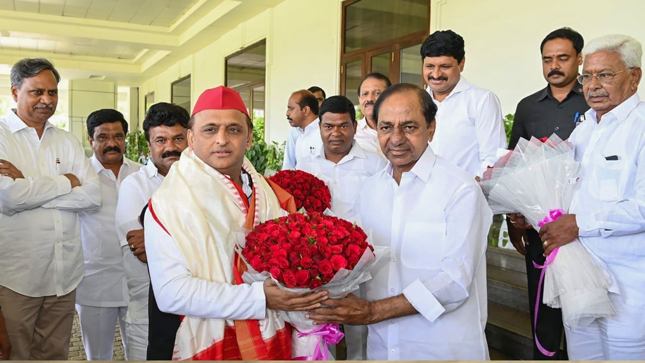 Akhilesh Yadav-KCR Meeting: রাহুলের হুমকি সত্ত্বেও কেসিআরের সঙ্গে দেখা করতে ছুটলেন অখিলেশ, বিরোধী জোট কি তবে স্বপ্নই রয়ে যাবে?