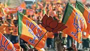 West Bengal BJP: পুলিশের সমালোচনা করে কেন পুলিশি নিরাপত্তারই দাবি? বিজেপি যুব দলে তুমুল বিতর্ক