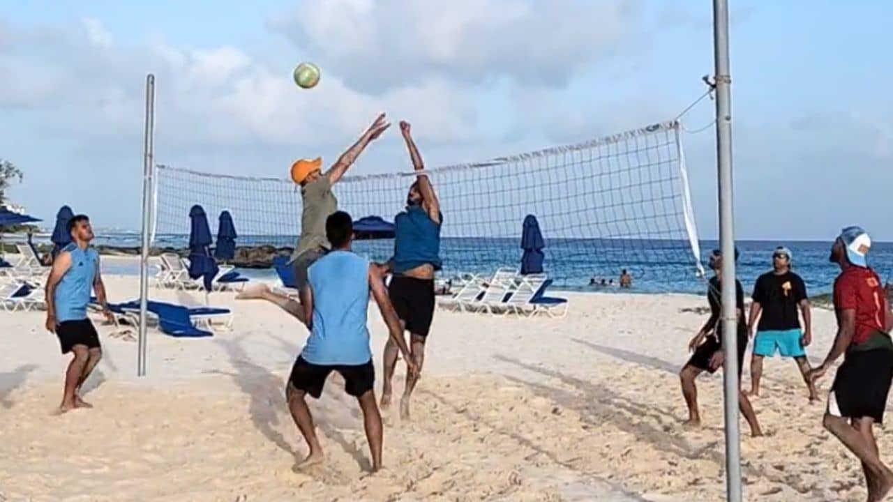 India vs West Indies : বার্বাডোজে বিচ ভলিবলে মাতল ভারতীয় দল, ফোকাসে বিরাট, রোহিত কই?