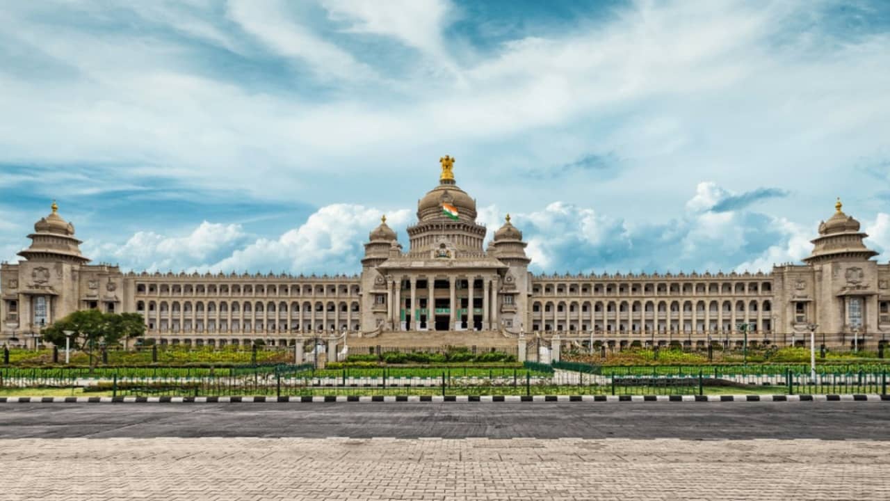 Karnataka: ব্যাগে ছুরি নিয়ে বিধানসৌধে মহিলা! দু-দুবার হুমকির মুখে সুরক্ষা, নজরদারিতে খোদ অধ্যক্ষ