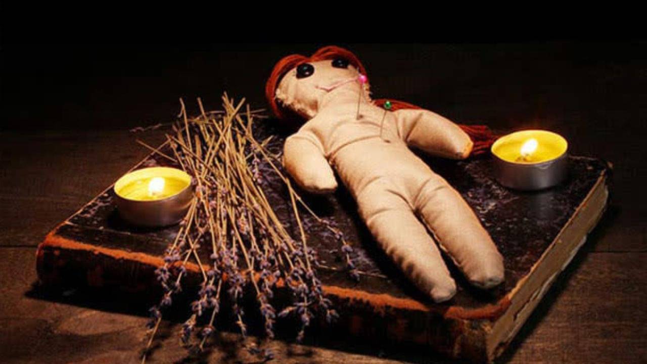 Black Magic From Home: শতচেষ্টা করেও অর্থসঙ্কট কাটছে না! কালো জাদু থেকে রক্ষা পান এই সহজ টোটকায়