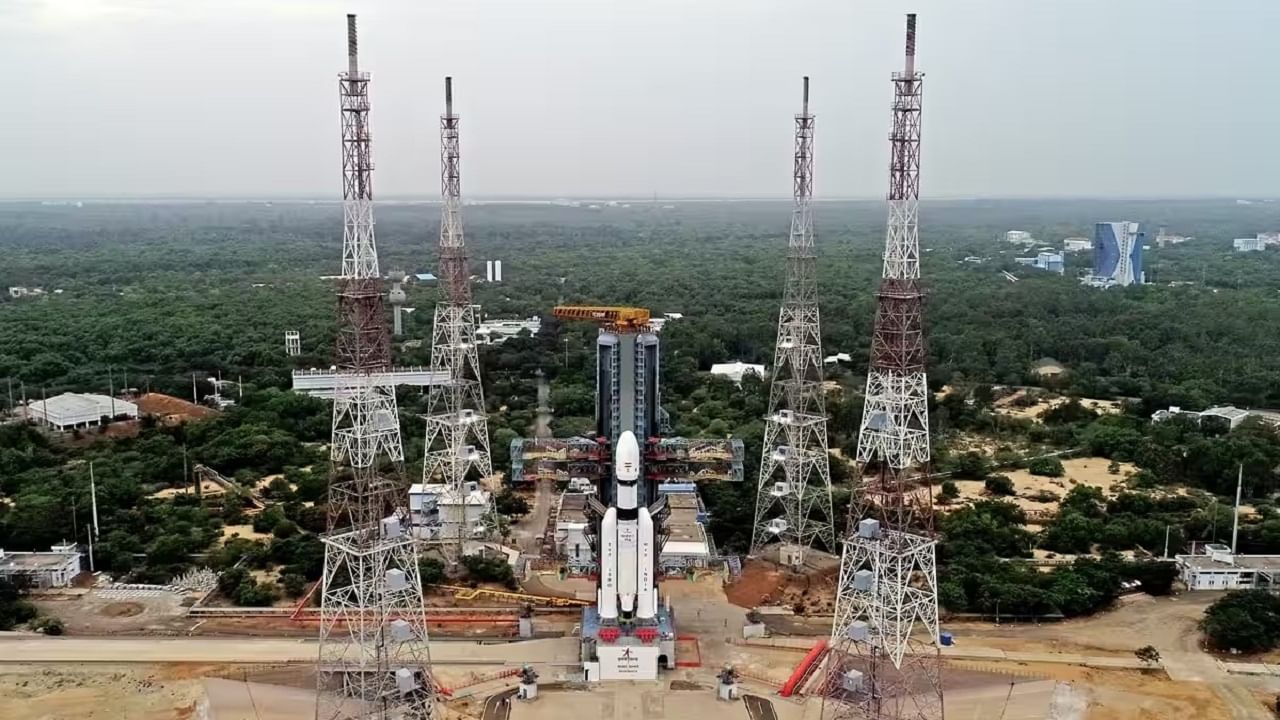 Chandrayaan-3: ইতিহাস গড়ল ISRO, চাঁদের দক্ষিণ মেরুর উদ্দেশে সফলভাবে রওনা দিল চন্দ্রযান-3