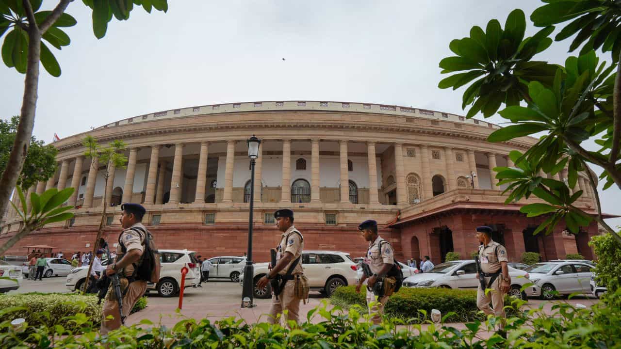 Delhi Ordinance Bill: কেজরীর পাশে থাকতে রাজ্যসভায় হুইপ জারি কংগ্রেস-জেডিইউ-র, জল ঢাললেন জগন্মোহন Delhi Ordinance Bill: কেজরীর পাশে থাকতে রাজ্যসভায় হুইপ জারি কংগ্রেস-জেডিইউ-র, জল ঢাললেন জগন্মোহন