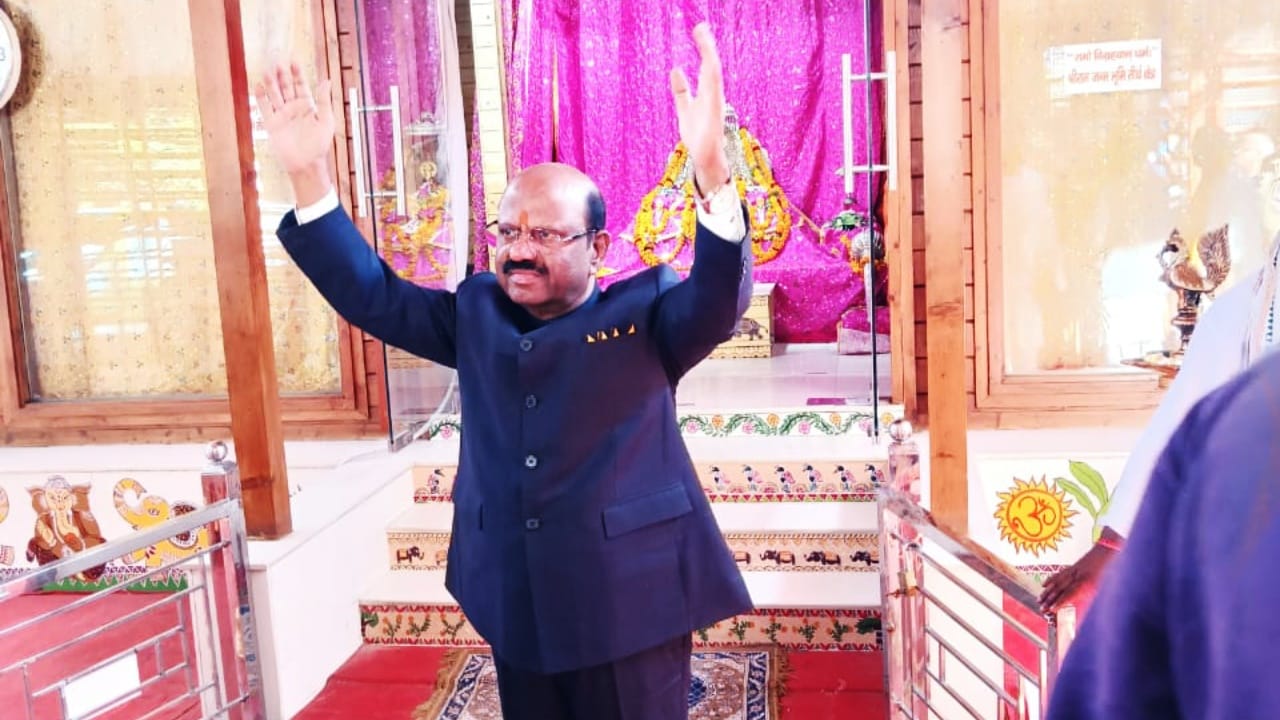 CV Ananda Bose: অযোধ্যার রাম মন্দিরে পুজো দিলেন রাজ্যপাল সিভি আনন্দ বোস CV Ananda Bose: অযোধ্যার রাম মন্দিরে পুজো দিলেন রাজ্যপাল সিভি আনন্দ বোস