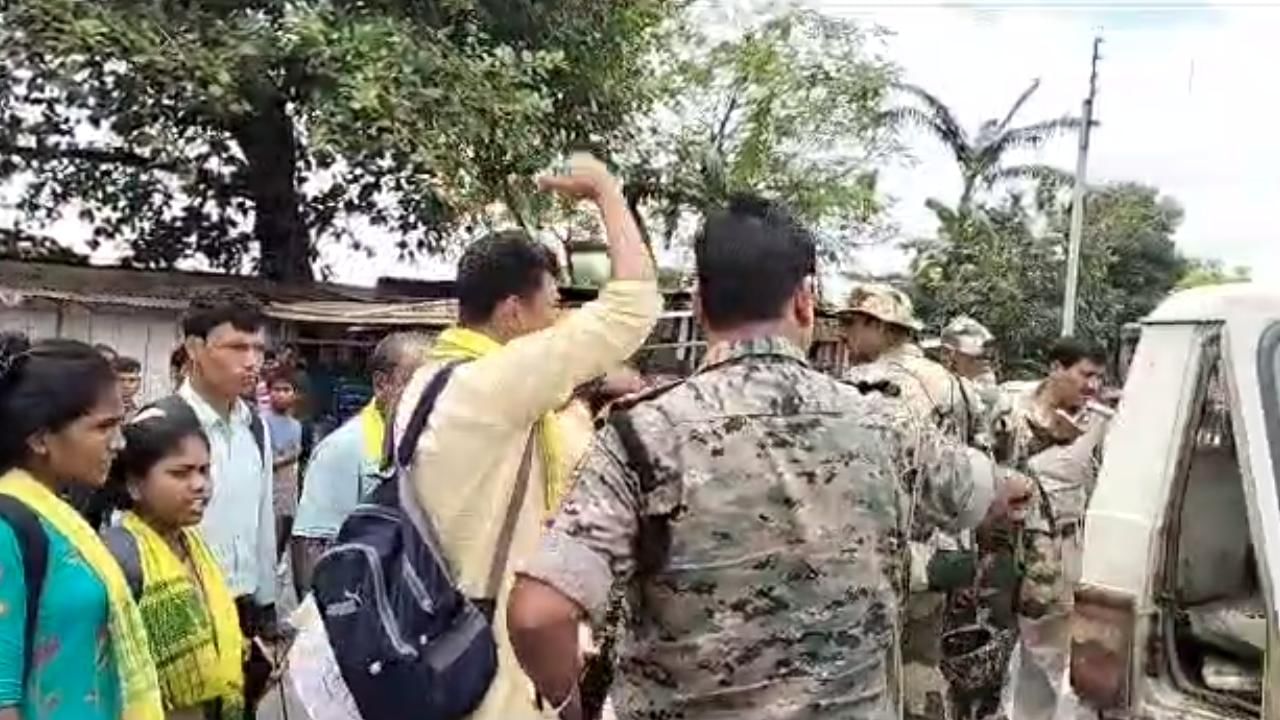 Jalpaiguri: গ্রেফতার ১৪ কামতাপুর ছাত্র নেতা, ব্যাপক উত্তেজনা ময়নাগুড়িতে