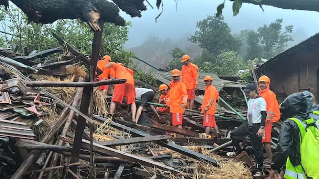 Landslide: মহারাষ্ট্রে ভূমিধসে এখনও নিখোঁজ ৭৮, উদ্ধারকাজ বন্ধ করল প্রশাসন