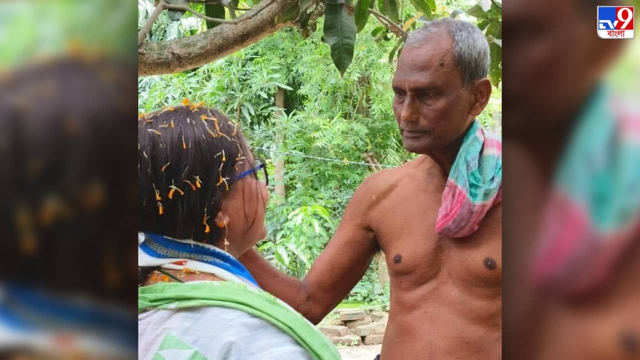 Panchayat Election 2023: মজিদ মাস্টারের পায়ে হাত দিয়ে প্রণাম তৃণমূল প্রার্থীর, আশীর্বাদ করলেন শাসনের মাস্টারমশাই
