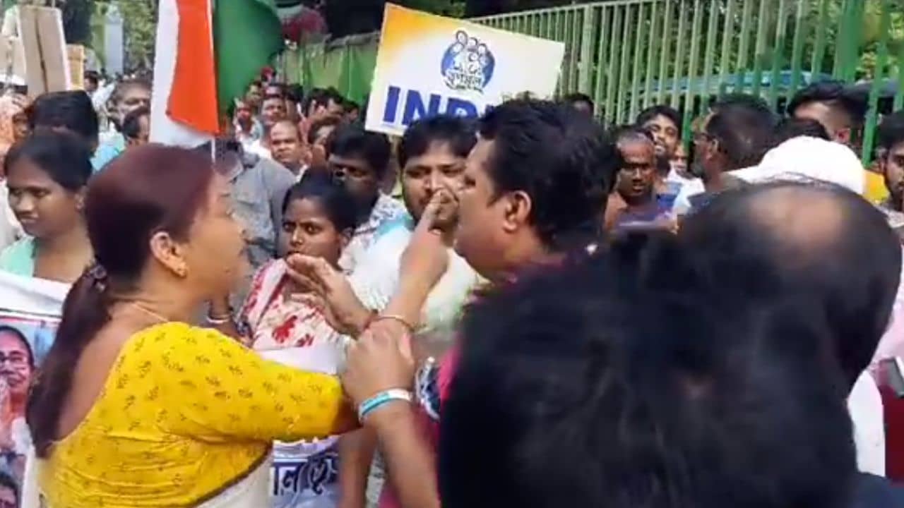 Malda TMC inner clash: একে অপরের দিকে আঙুল তুলে চিৎকার, মিছিলের মাঝে নেতা-নেত্রীর বচসায় অস্বস্তিতে তৃণমূল