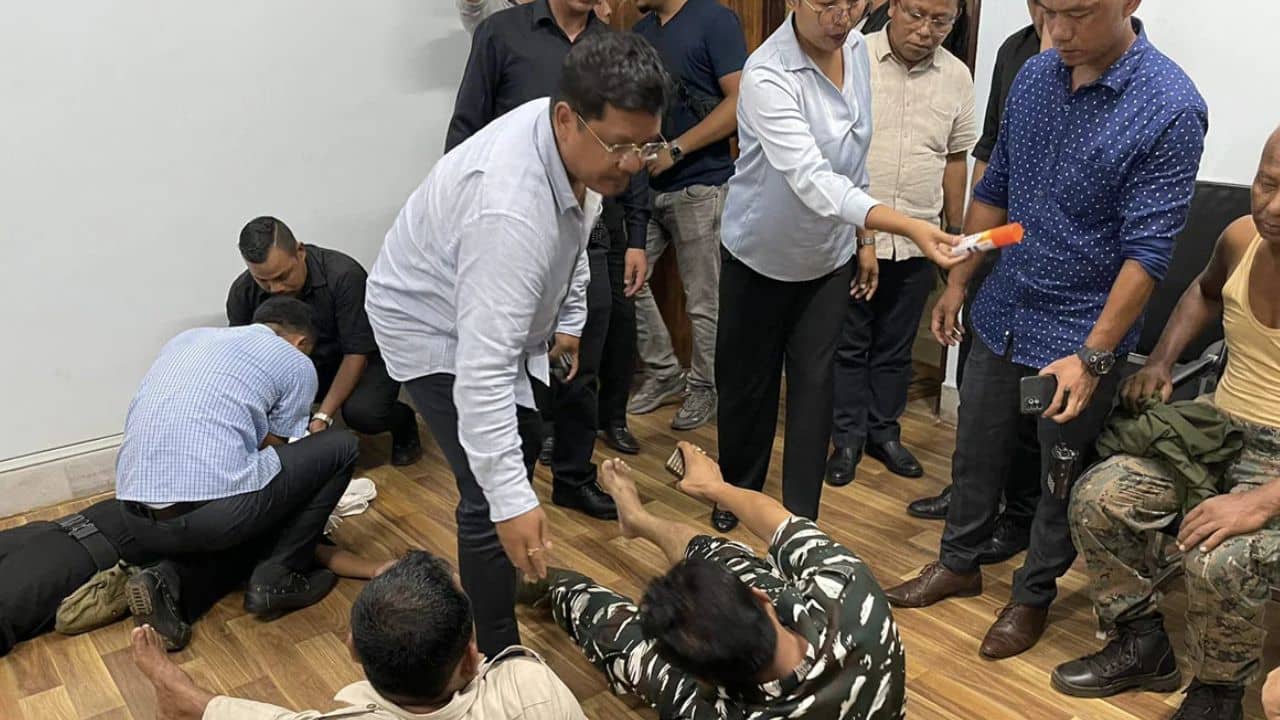 Meghalaya CM office attacked: মেঘালয়ে মুখ্যমন্ত্রীর অফিস ঘিরল বিক্ষোভকারীরা, আহত কনরাড সাংমার ৫ নিরাপত্তারক্ষী