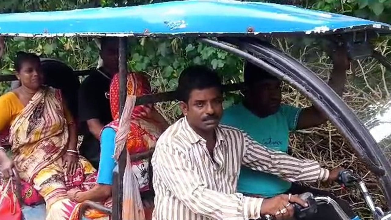 Nadia Panchayat Elections: ভোট শেষ, প্রার্থী এবার টোটো চালক!