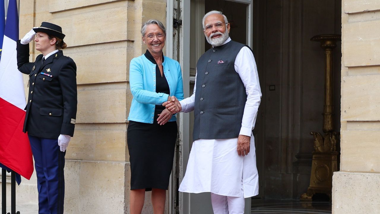 PM Modi in Paris: 'অটুট বন্ধুত্বের প্রতিফলন', বাস্তিল দিবসের আগে ম্যাক্রোঁ-এলিজাবেথদের আতিথেয়তায় মুগ্ধ নমো