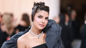 Priyanka Controversy: নায়িকাদের 'নিতম্ব' আর 'বক্ষদেশ'ই ভারতীয় ছবির সব? প্রিয়াঙ্কার বক্তব্যে তোলপাড় বলিউড Priyanka Controversy: নায়িকাদের 'নিতম্ব' আর 'বক্ষদেশ'ই ভারতীয় ছবির সব? প্রিয়াঙ্কার বক্তব্যে তোলপাড় বলিউড