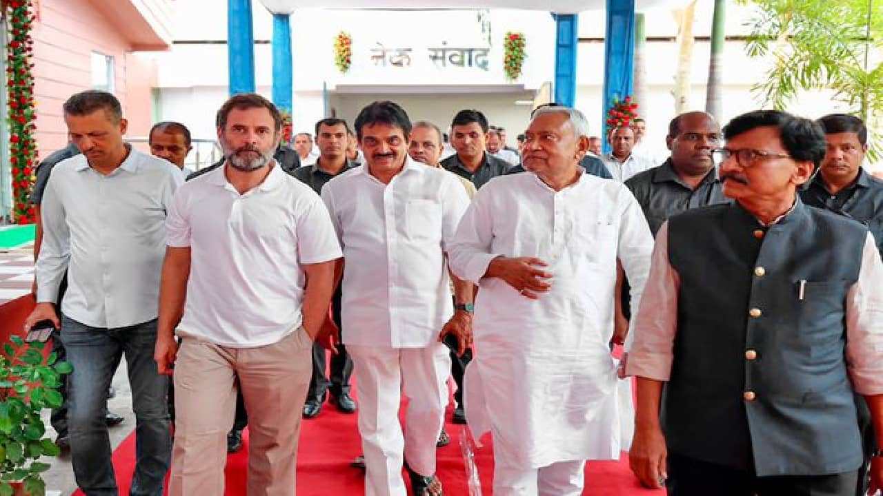 Opposition meet: বিরোধী শিবিরের শক্তি বাড়িয়ে বেঙ্গালুরুর বৈঠকে যোগ দিচ্ছে আরও আট দল, প্রশ্ন আপ-কে নিয়ে