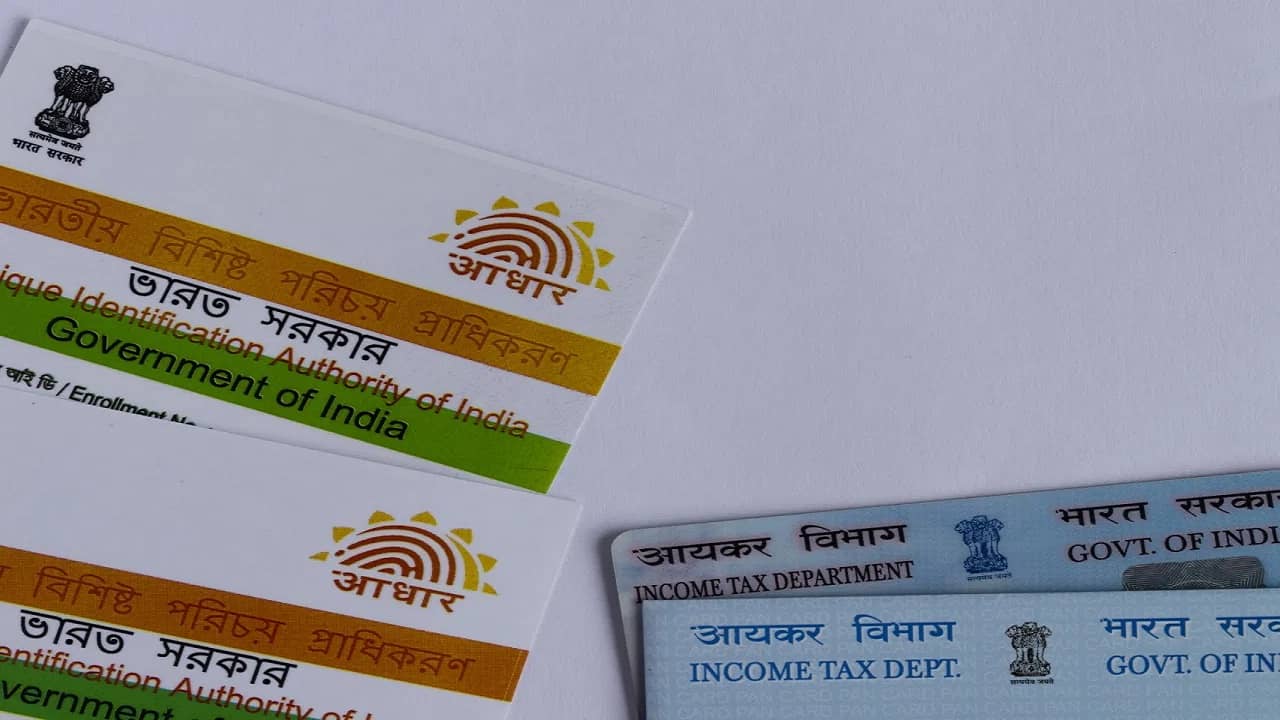 1 জুলাইয়ের আগে Aadhaar-এর সঙ্গে লিঙ্ক না করায় PAN অকেজো? কী করবেন এবার?