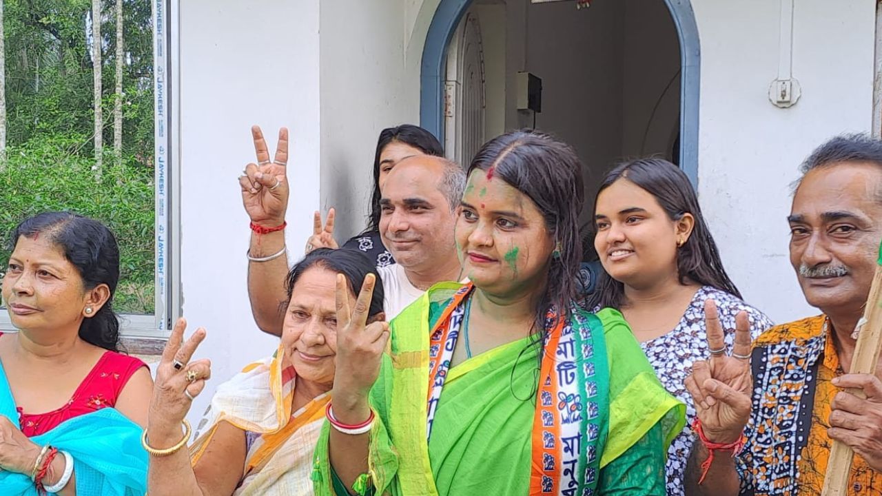 Panchayat Election Result 2023: বড়-মেজ জা-কে পিছনে ফেললেন মিমির ছোট মামি, পেলেন সাংসদের শুভেচ্ছা